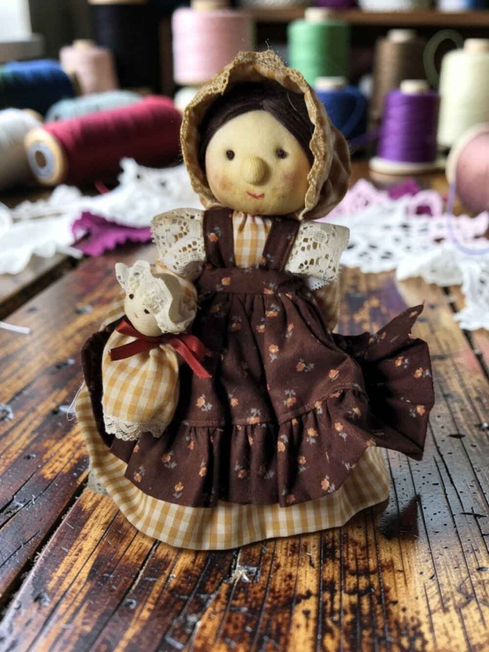 Vintage soft sculpture folk art doll country, farm house self sitter 9"